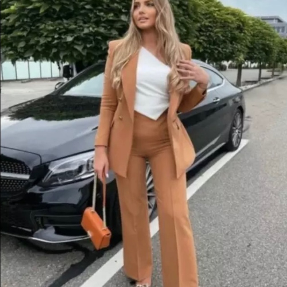 ZARA NEW WITH TAGS HIGH-WAISTED WIDE LEG PANTS
DARK CAMEL XS